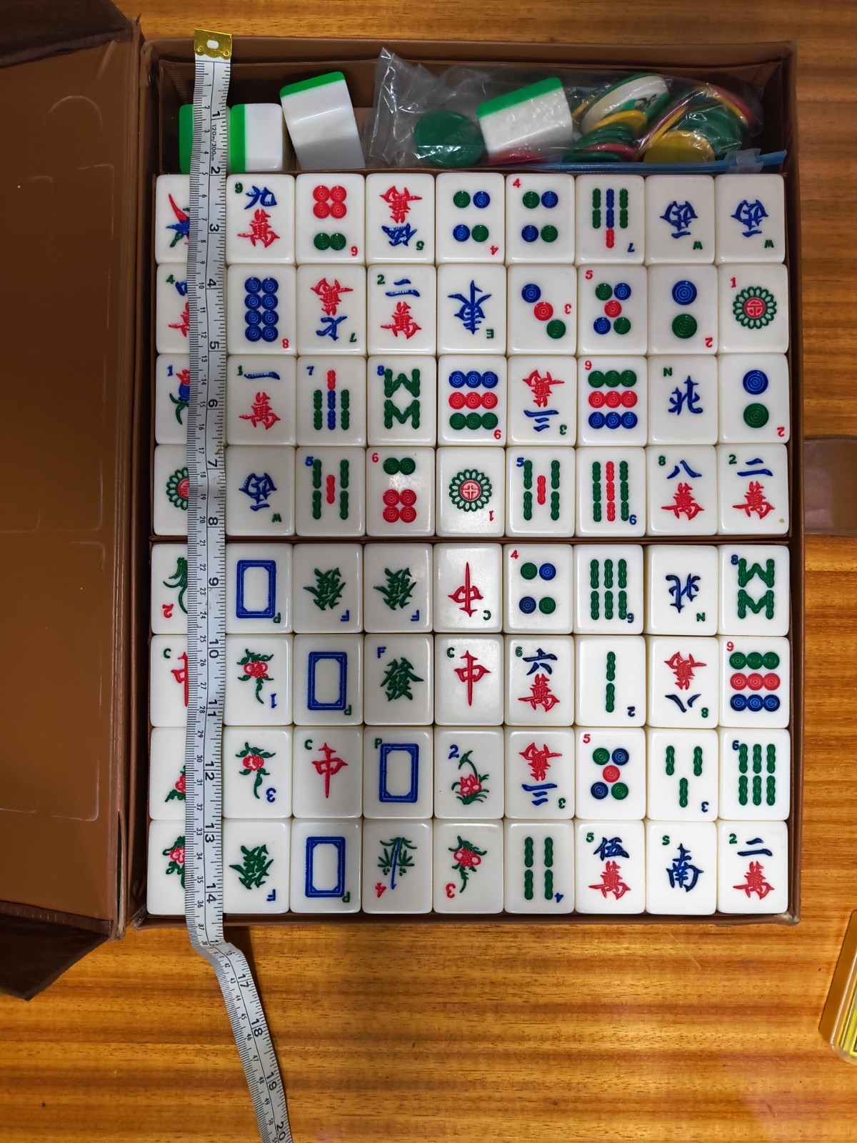 Vintage Mahjong Set 7 Fen 144 green & White Tiles Faux Alligator Case Excellent