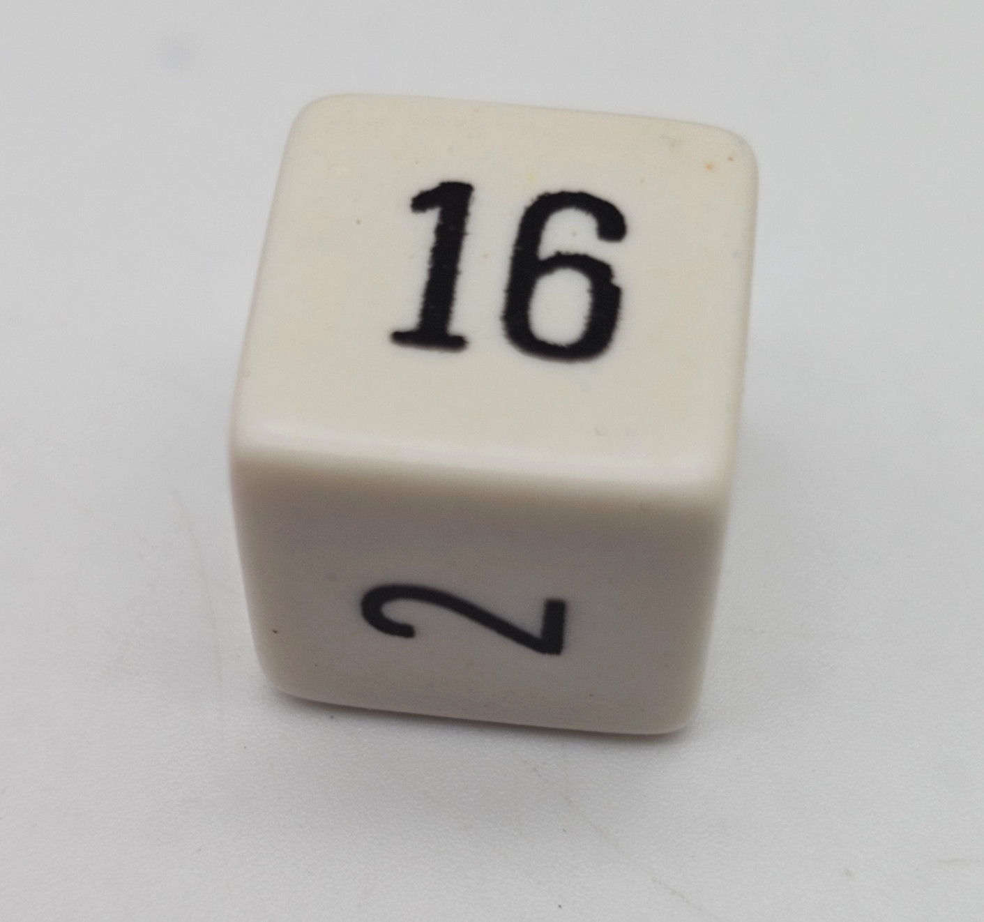 Vintage Backgammon 32 Replacement Pieces: 15 Red 14 CREAM 1 DIE & 2 CUPS (1978 )