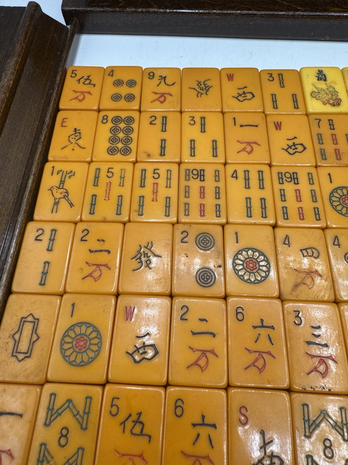 Art Deco Butterscotch Mahjong 143 Pcs