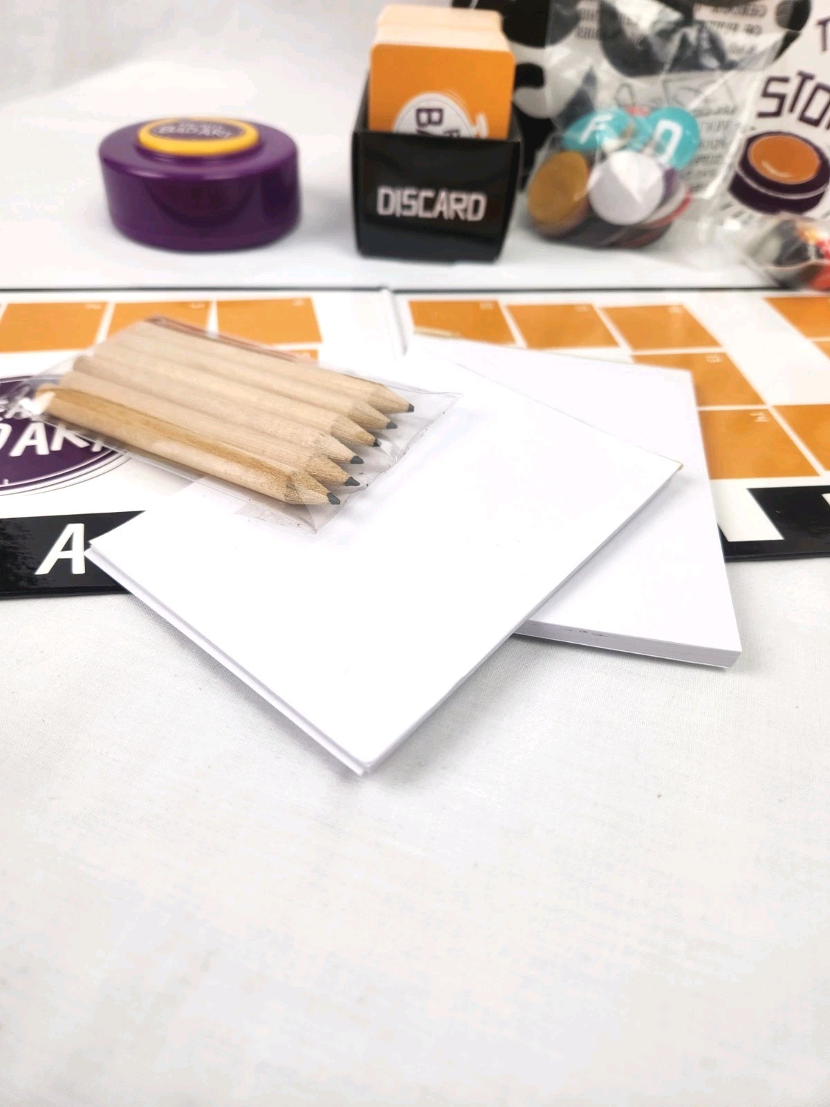 Really Bad Art A Board Game of Lofty Ideas and Horrible Craftsmanship Complete