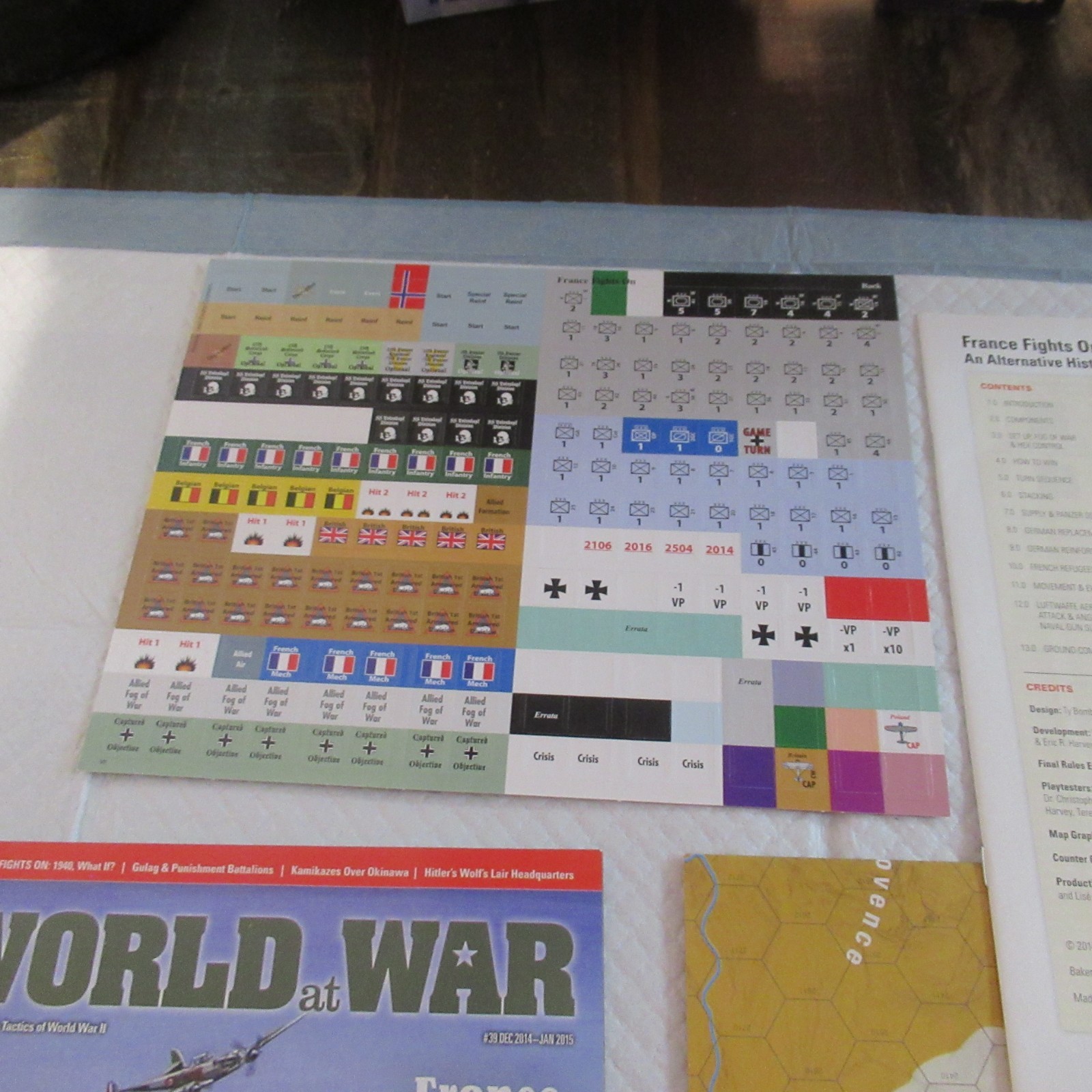 VINTAGE WORLD AT WAR MAGAZINE UNPUNCHED GAME #39 FRANCE FIGHTS ON