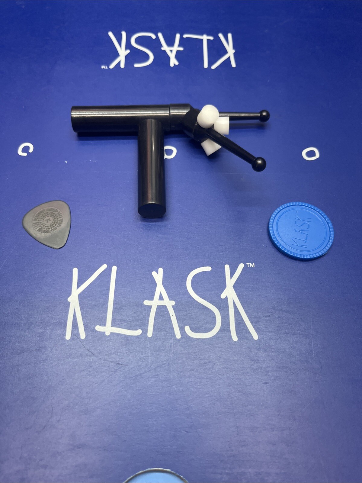Klask The Magnetic Award-Winning Party Game of Skill – for Kids and Adults.