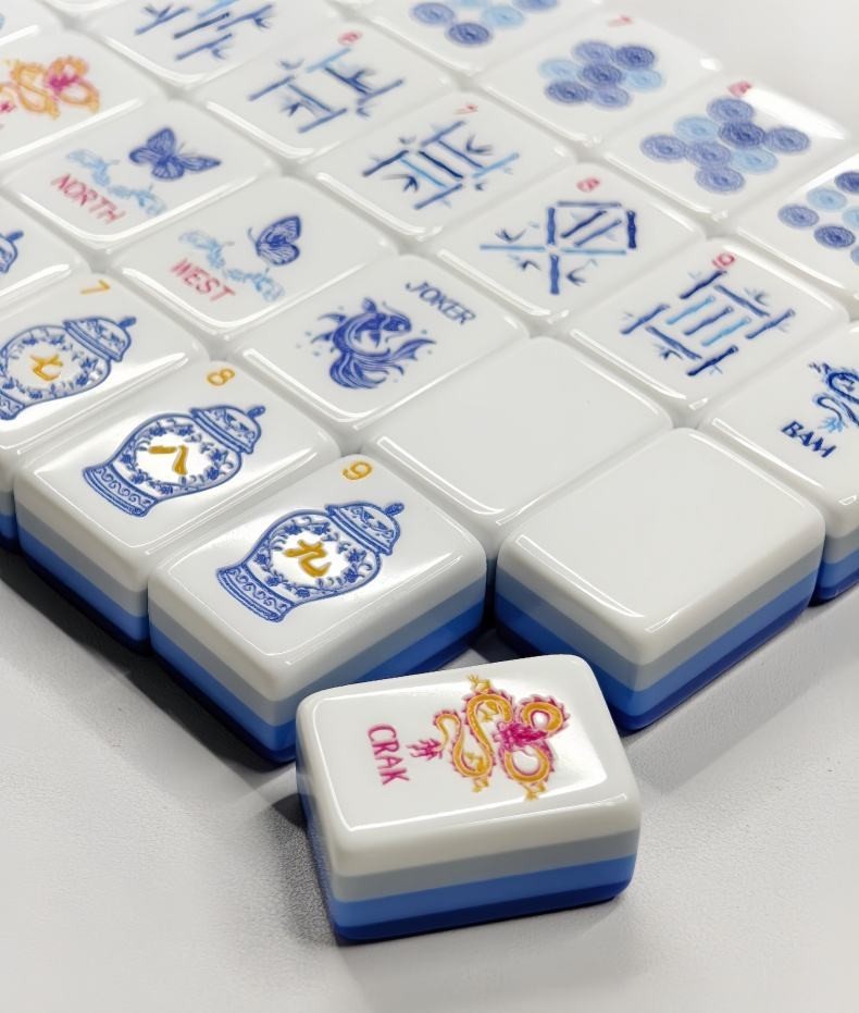 Luxury American Mahjong Set 160 Engraved Acrylic Tiles Blue White Porcelain