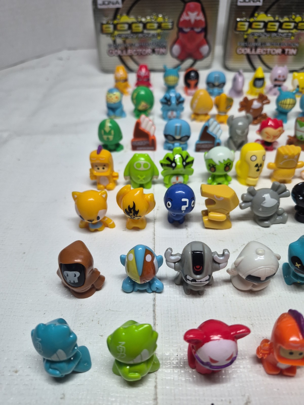 2010 JONA Gogo’s Crazy Bones Exclusive Ltd Edition Collector Tins 78 Figurines