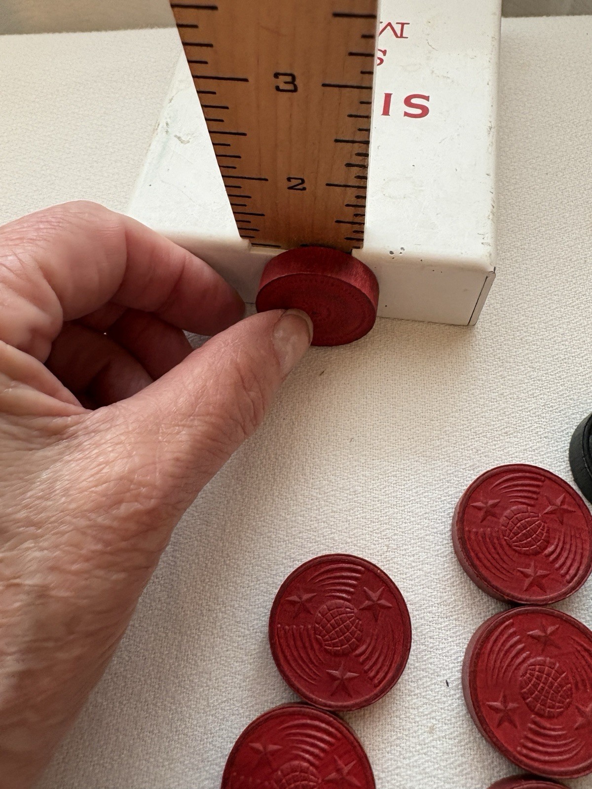 VTG Wooden Halsam Comet 518/24 Checkers Set 24 Pieces Red Black 1 1/8″ U.S.A.